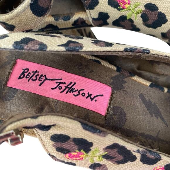 Betsey Johnson Mystify Leopard Embroidered Sling Back Platform Heels size 8 Tan - Picture 4 of 10